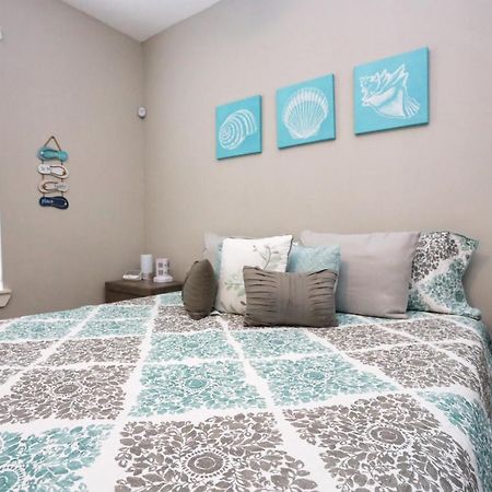 Hidden Hideaway! Bungalow 2 Blocks From The Beach! Sleeps 3 Villa Galveston Luaran gambar