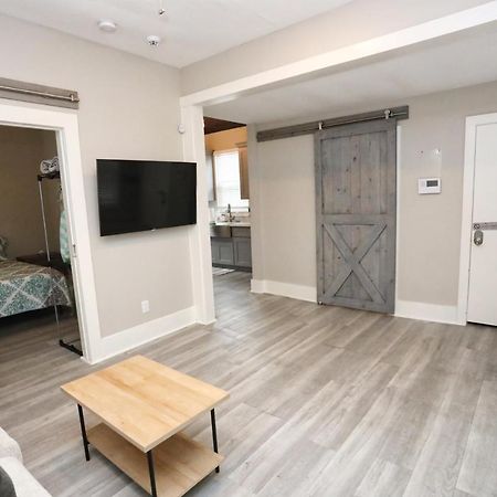 Hidden Hideaway! Bungalow 2 Blocks From The Beach! Sleeps 3 Villa Galveston Luaran gambar