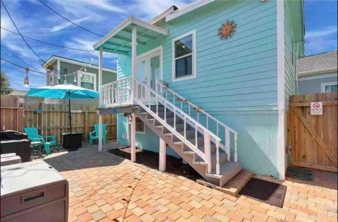 Hidden Hideaway! Bungalow 2 Blocks From The Beach! Sleeps 3 Villa Galveston Luaran gambar