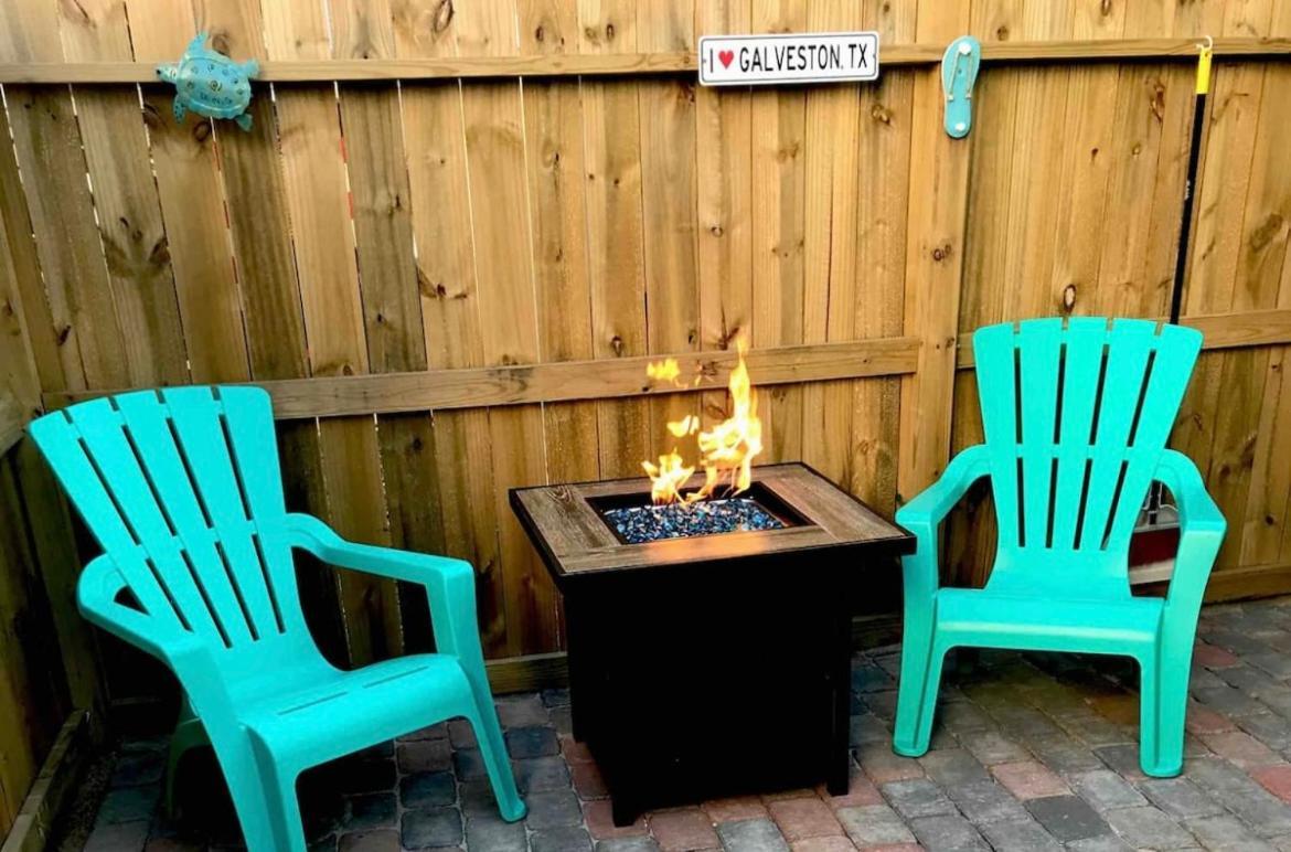 Hidden Hideaway! Bungalow 2 Blocks From The Beach! Sleeps 3 Villa Galveston Luaran gambar
