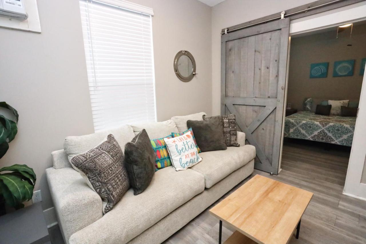 Hidden Hideaway! Bungalow 2 Blocks From The Beach! Sleeps 3 Villa Galveston Luaran gambar