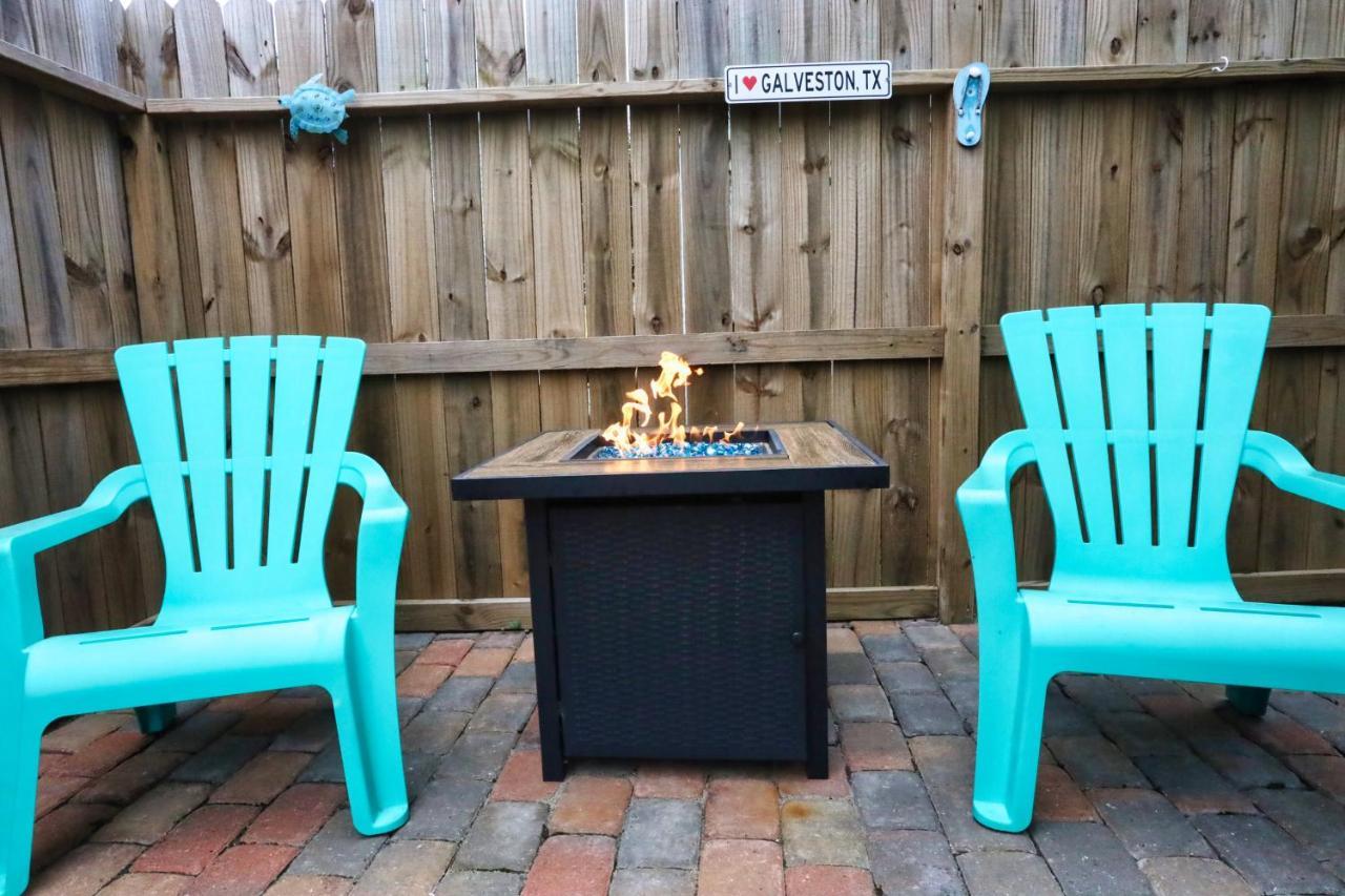 Hidden Hideaway! Bungalow 2 Blocks From The Beach! Sleeps 3 Villa Galveston Luaran gambar